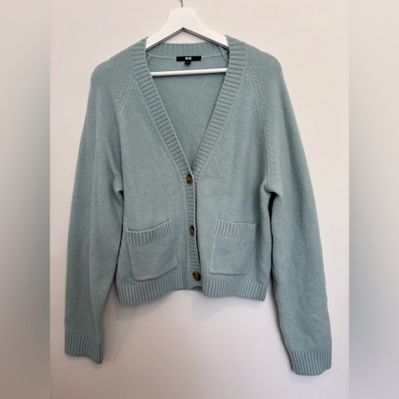 Uniqlo Women's Cardigan in Soft Blue - Picture 6 of 6